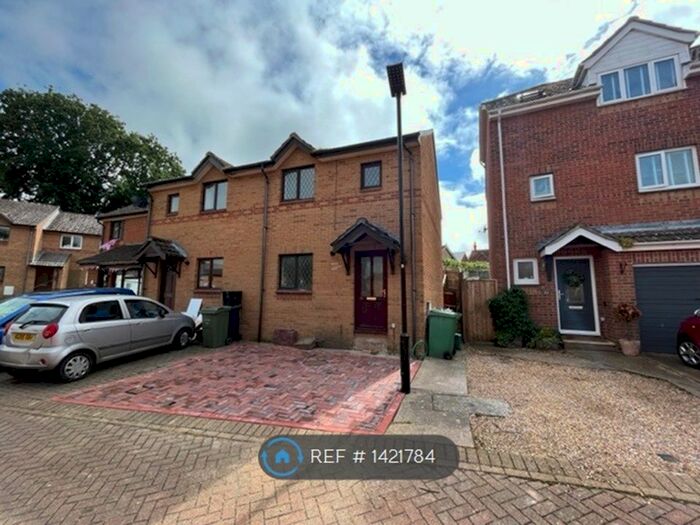 3 Bedroom Semi-Detached House To Rent In Kestrel Way, Newport, PO30