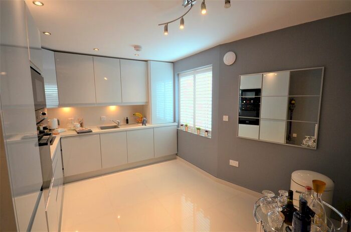 1 Bedroom Flat To Rent In Duncansby House, Strattfield Road, Slough, SL1