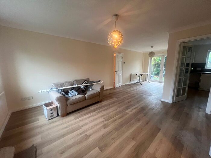 4 Bedroom Semi-Detached House To Rent In Long Meadow Close, West Wickham, BR4