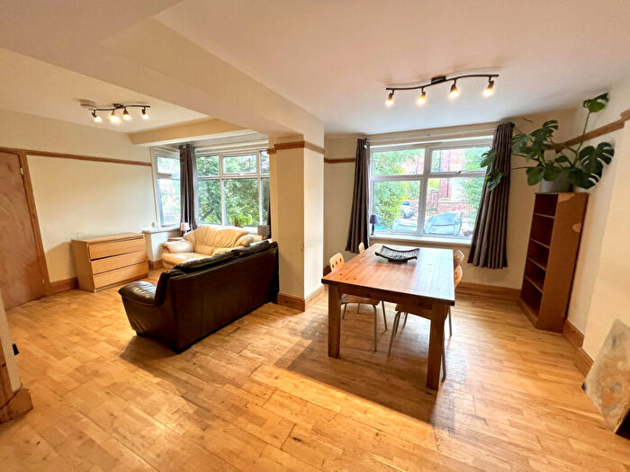 4 Bedroom Semi-Detached House To Rent In Beech Grove, Manchester, M14