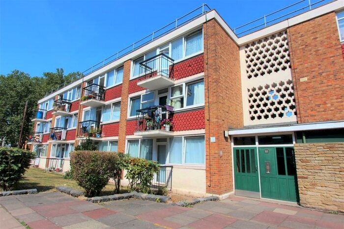 2 Bedroom Flat To Rent In Pembroke Road, Hornsey, N8