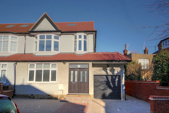 5 Bedroom End Of Terrace House To Rent In Elm Park Road, Winchmore Hill, N21