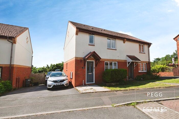 3 Bedroom Semi Detached House For Sale In Kingfisher Close, Torquay, TQ2