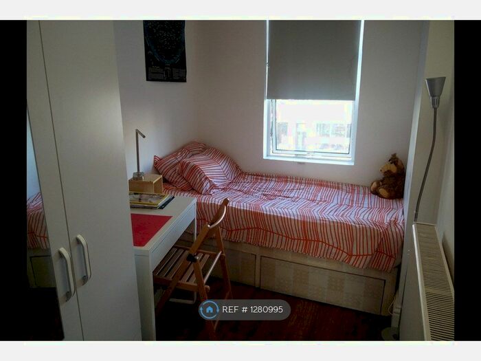 Studio To Rent In Shepherds Bush, London W12