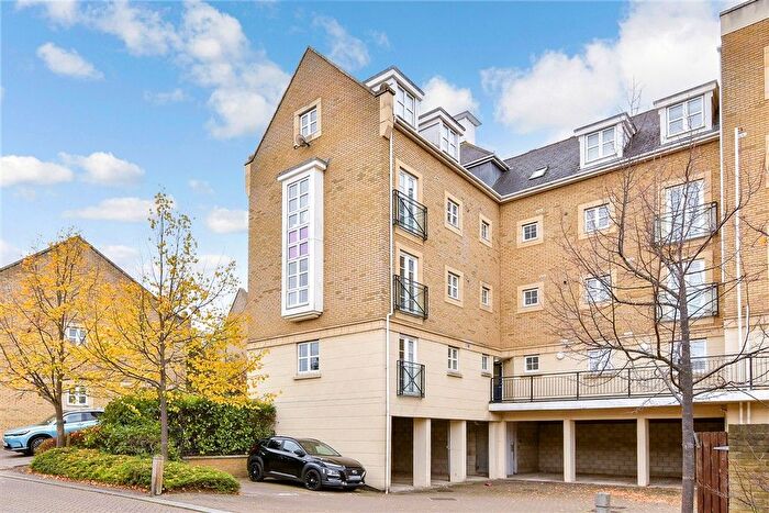 2 Bedroom Flat For Sale In Sandpiper Close, Greenhithe, Kent, DA9
