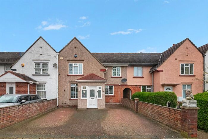 2 Bedroom Terraced House For Sale In Central Avenue, Hayes, UB3