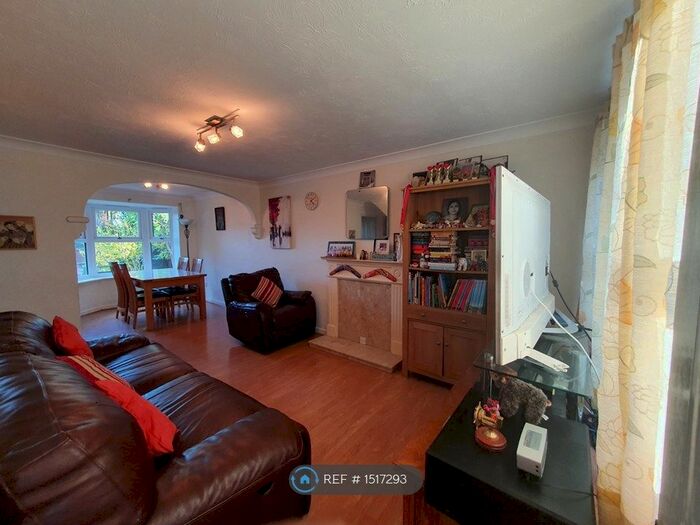 3 Bedroom Semi-Detached House To Rent In Crockford Place, Binfield, Bracknell, RG42