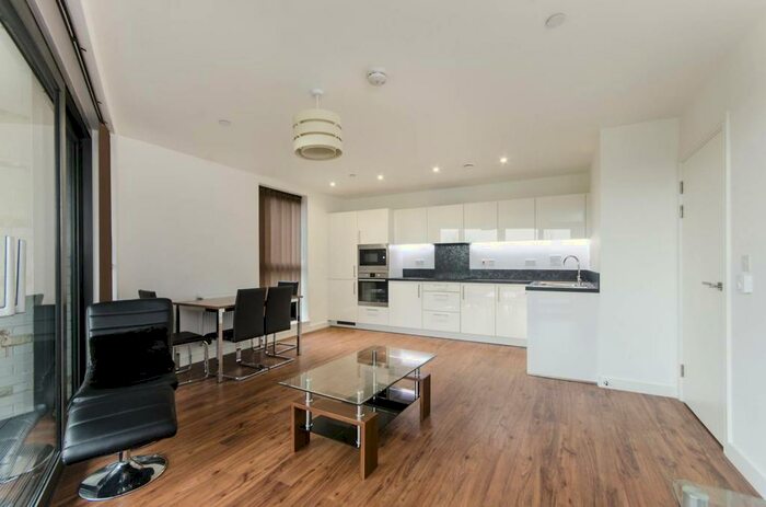 2 Bedroom Flat To Rent In Kingfisher Heights, Royal Docks, London, E16