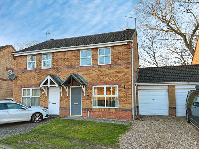 3 Bedroom Semi Detached House For Sale In Primrose Close, North Hykeham, LN6
