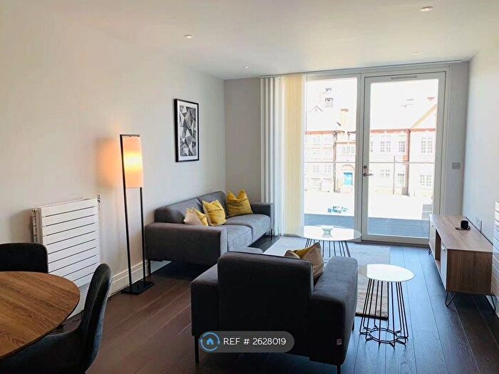 2 Bedroom Flat To Rent In Hamond Court, Kingston Upon Thames, KT2