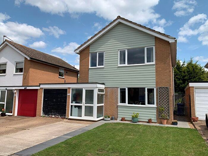 3 Bedroom Link Detached House For Sale In Hilltop Way, Stanton, IP31