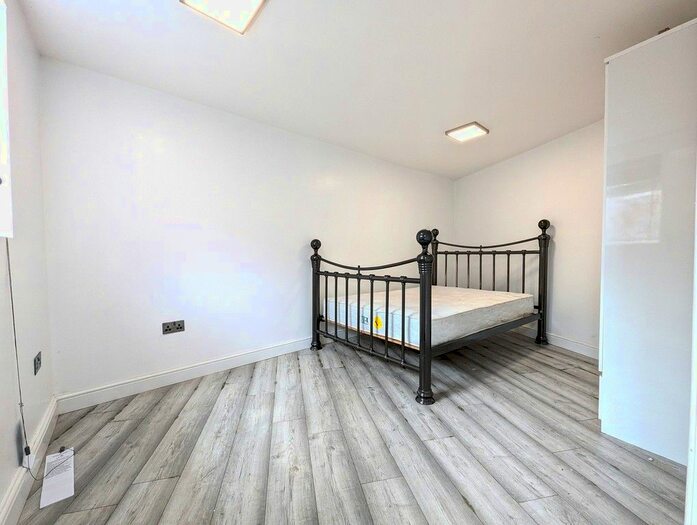 1 Bedroom Studio To Rent In Stuart Avenue, London, NW9