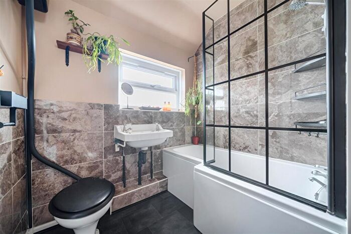 3 Bedroom Terraced House For Sale In Plains Avenue, Maidstone, ME15 - Photo 6