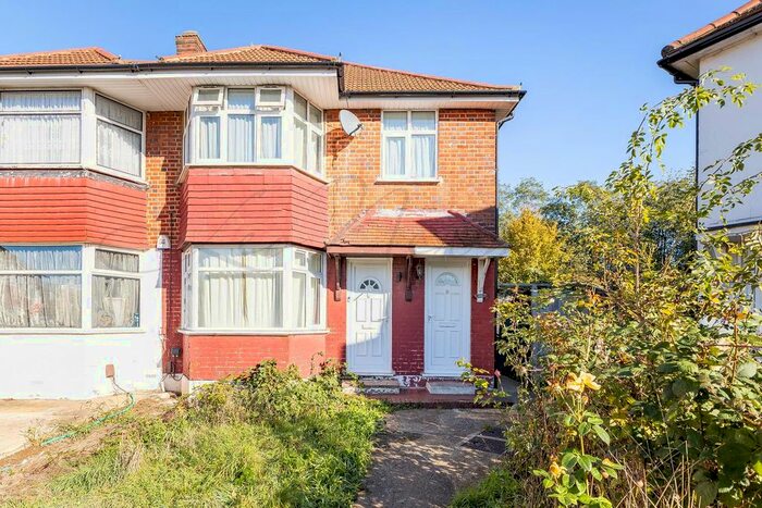 2 Bedroom Flat To Rent In Everton Drive, Stanmore, HA7