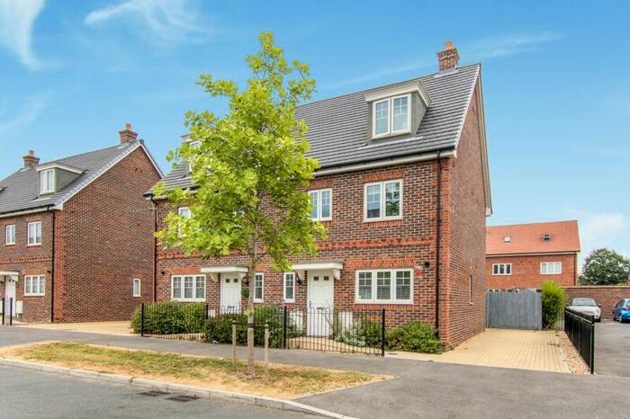 4 Bedroom Semi-Detached House To Rent In Foxglove Drive, Forge Wood, Crawley, RH10