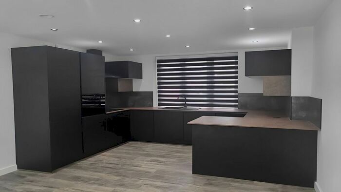 2 Bedroom Flat To Rent In Harefield Road, Uxbridge, UB8