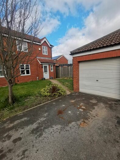 3 Bedroom Semi-Detached House To Rent In Easter Wood Close, Hull, Yorkshire, HU7