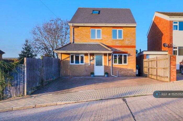 4 Bedroom Detached House To Rent In Windsor Drive, Orpington, BR6