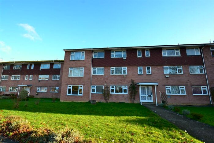 2 Bedroom Flat To Rent In Le May Close, Horley, RH6