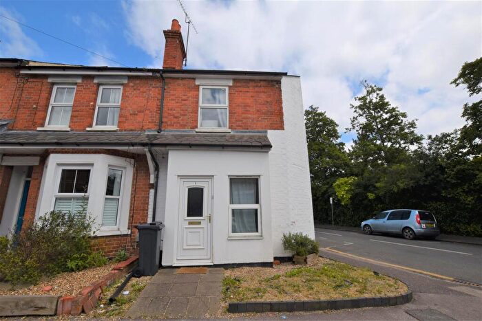 3 Bedroom Semi Detached House To Rent In Westfield Road, RG4
