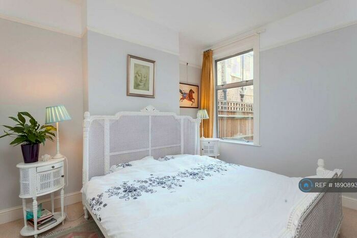 2 Bedroom Maisonette To Rent In Glenfield Road, London, SW12