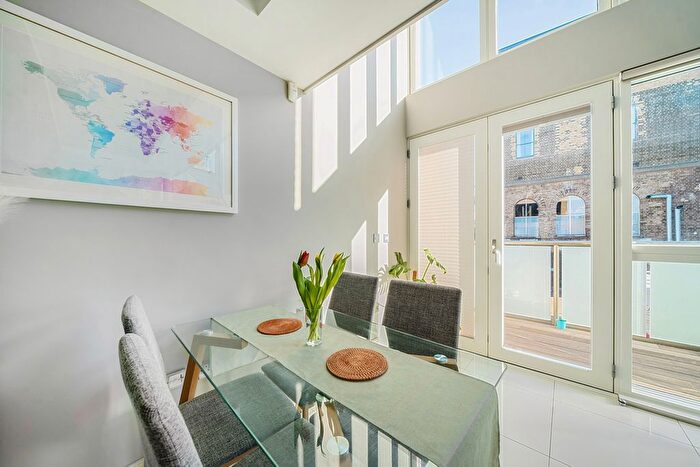 2 Bedroom Flat For Sale In Crystal Palace Parade, London, SE19