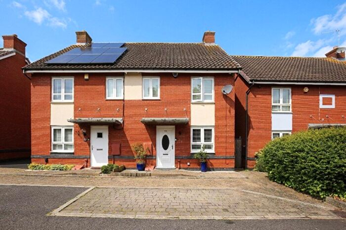 3 Bedroom Semi-Detached House For Sale In Norton Farm Road, Bristol, BS10