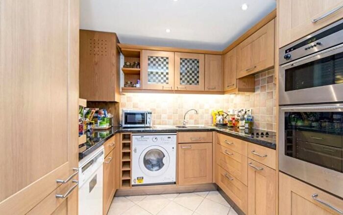 3 Bedroom Flat To Rent In Allsop Place, Marylebone, London, NW1