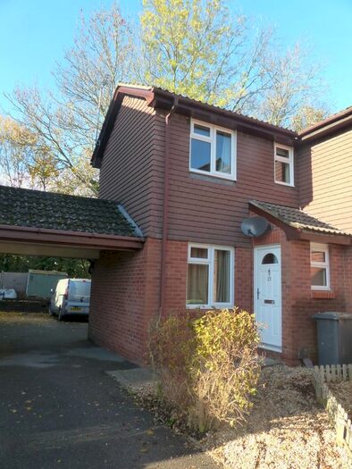 2 Bedroom End Of Terrace House To Rent In Dukes Close, Petersfield, GU32