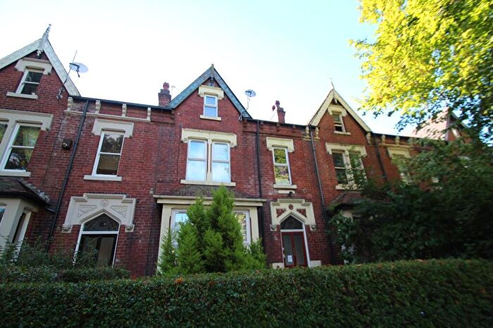 3 Bedroom Flat To Rent In Harehills Avenue, Leeds, West Yorkshire, LS8