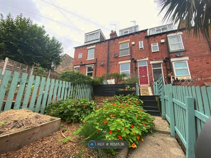 2 Bedroom Terraced House To Rent In Brookfield Road, Leeds, LS6