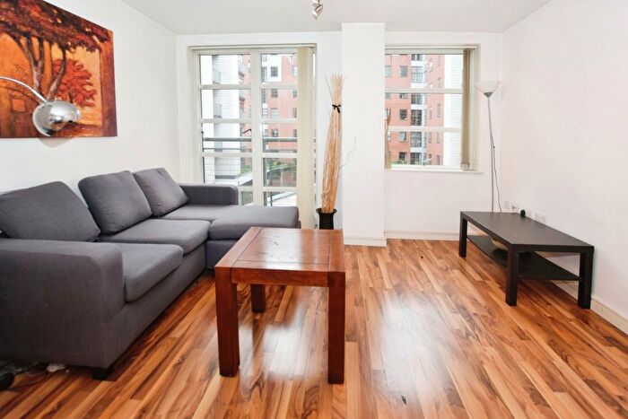2 Bedroom Flat To Rent In The Quadrangle, Lower Ormond Street, Southern Gateway, Manchester, M1