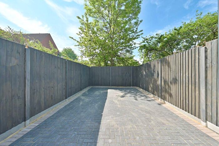 3 Bedroom Mews To Rent In Victoria Road, Barnet, EN4