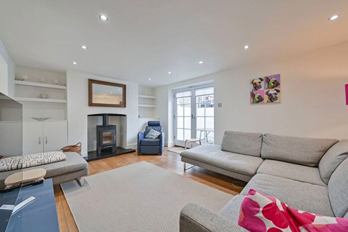 3 Bedroom Property To Rent In Hemingford Road, Barnsbury, London, N1