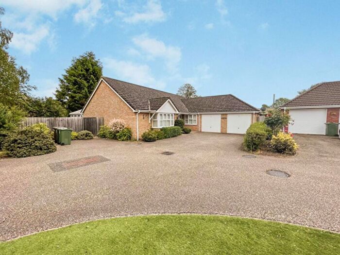 3 Bedroom Detached Bungalow For Sale In Green Acre Close, Mundford, IP26