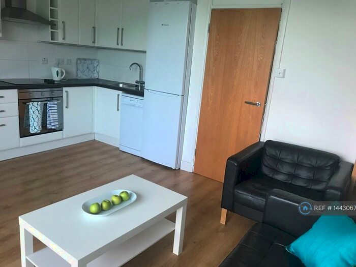 4 Bedroom Maisonette To Rent In Trappes House, London, SE16