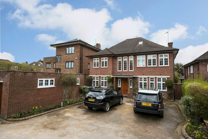 5 Bedroom Detached House To Rent In Aylmer Drive Stanmore, HA7