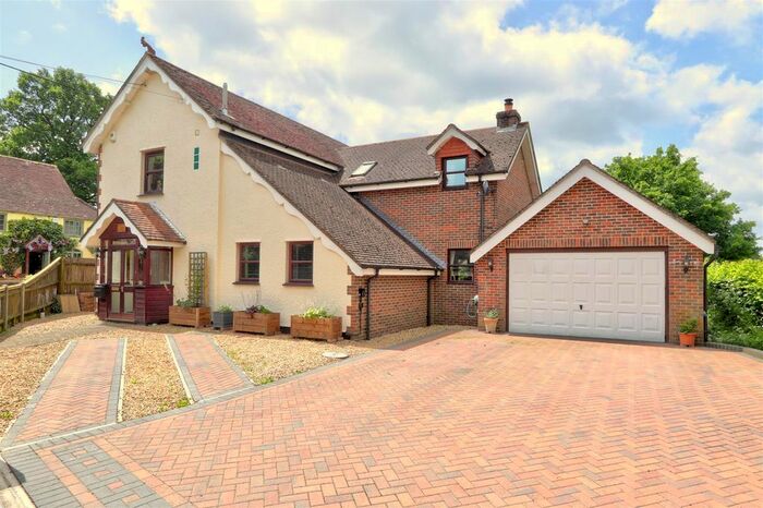 4 Bedroom Detached House For Sale In Winsor Road, Winsor, Southampton, SO40