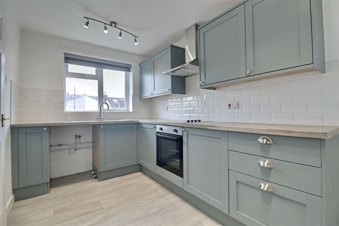 2 Bedroom Flat To Rent In Eastney Road, Southsea, PO4