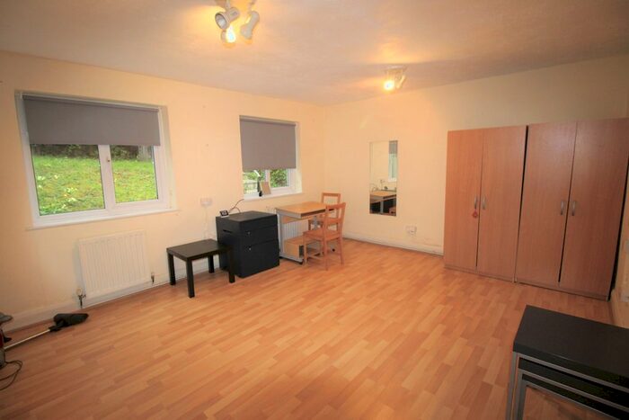 Studio To Rent In Sunny Gardens Road, Hendon, NW4