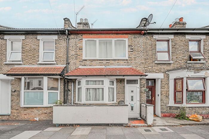 2 Bedroom Property For Sale In Tennyson Road, Stratford, London, E15