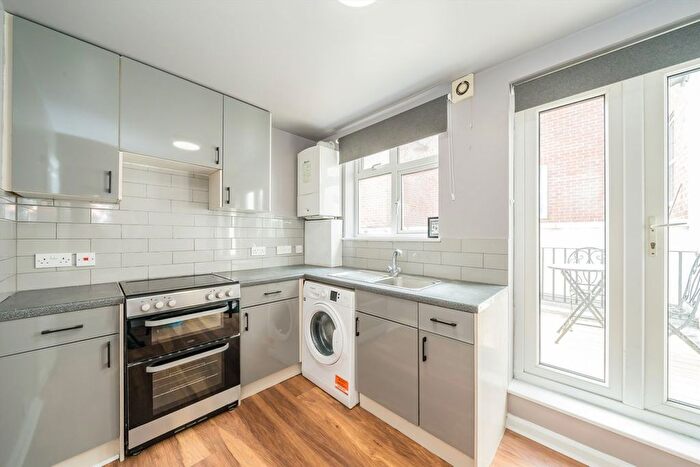 2 Bedroom Flat To Rent In High Street, Whitton, TW2