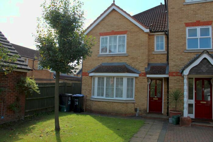 5 Bedroom Semi-Detached House To Rent In Nightingale Shott, Egham TW20