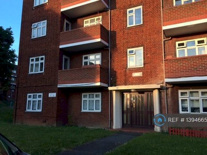 2 Bedroom Flat To Rent In Audley Court, London, E18