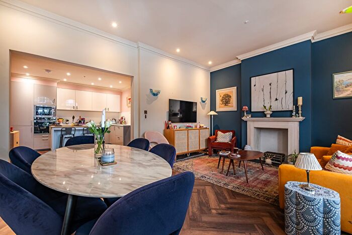 2 Bedroom Flat For Sale In Wandsworth Bridge Road, London, SW6