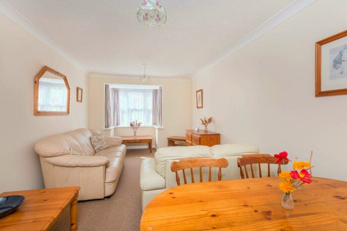 1 Bedroom Flat To Rent In Mangles Road, Guildford, GU1