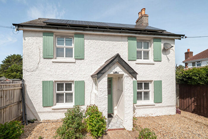 3 Bedroom Detached House For Sale In Manor Road, New Milton, BH25