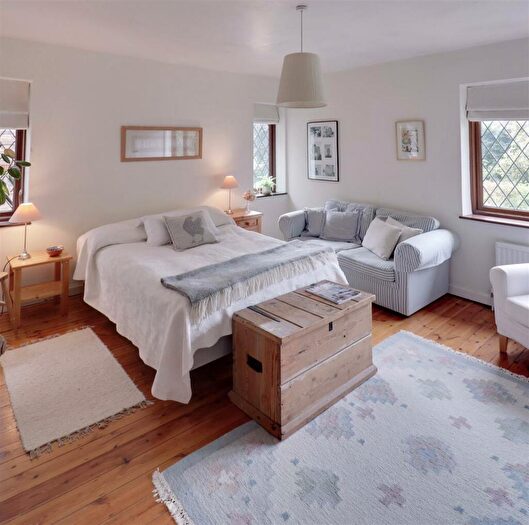 5 Bedroom Detached House For Sale In Elm Close, Hove, BN3