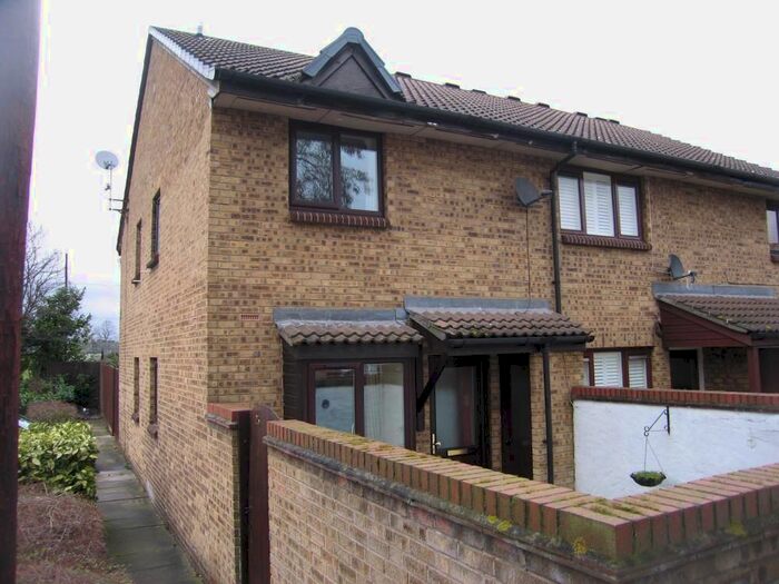 1 Bedroom Detached House To Rent In Fiennes Close, Dagenham, Essex, RM8