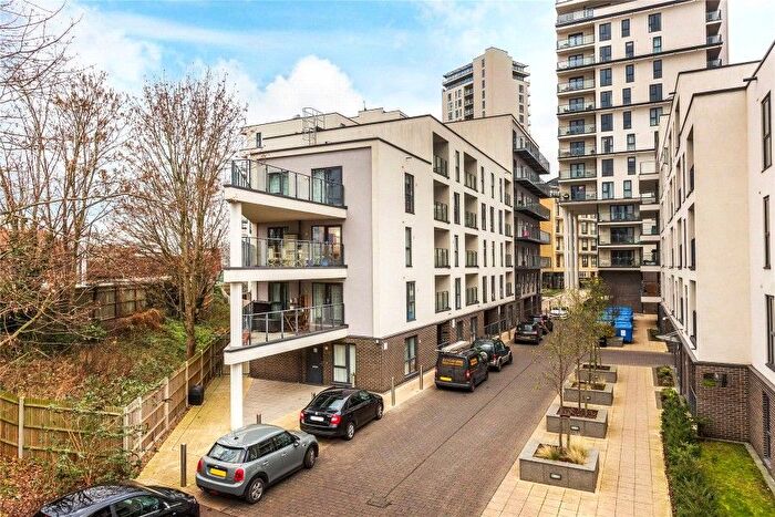 1 Bedroom Flat To Rent In Woking, Surrey, GU22